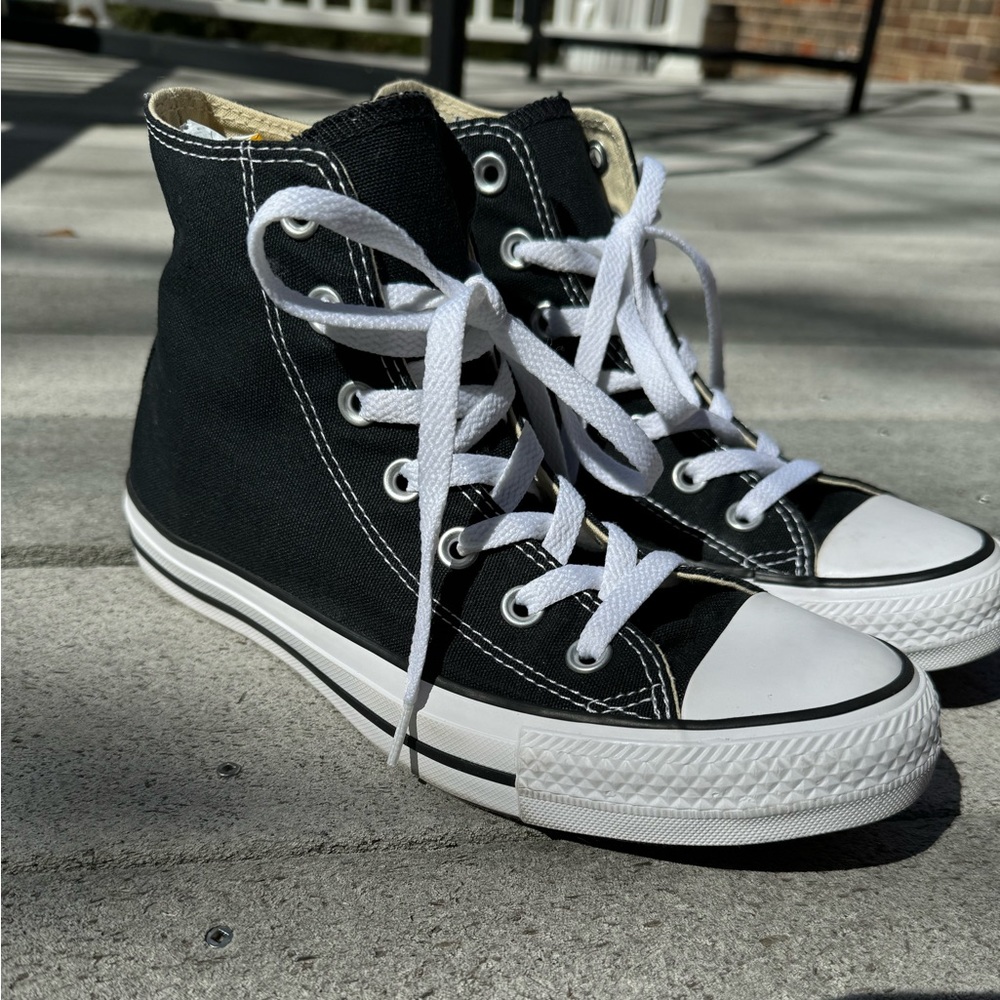 Women’s Converse Chuck Taylor All Star High Tops⭐️ Size 7.5